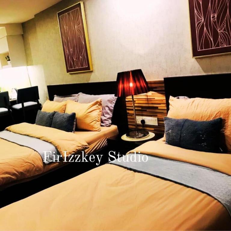 Postel nebo postele na pokoji v ubytování FirIzzkey Studio
