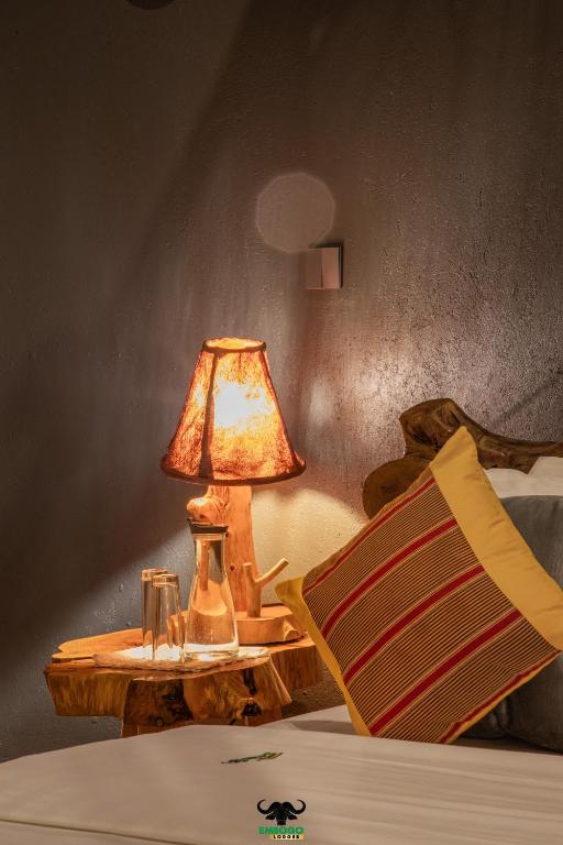 Postel nebo postele na pokoji v ubytování Embogo Safari Lodges