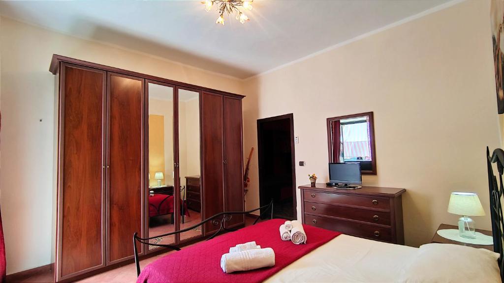 A bed or beds in a room at Ruggero House