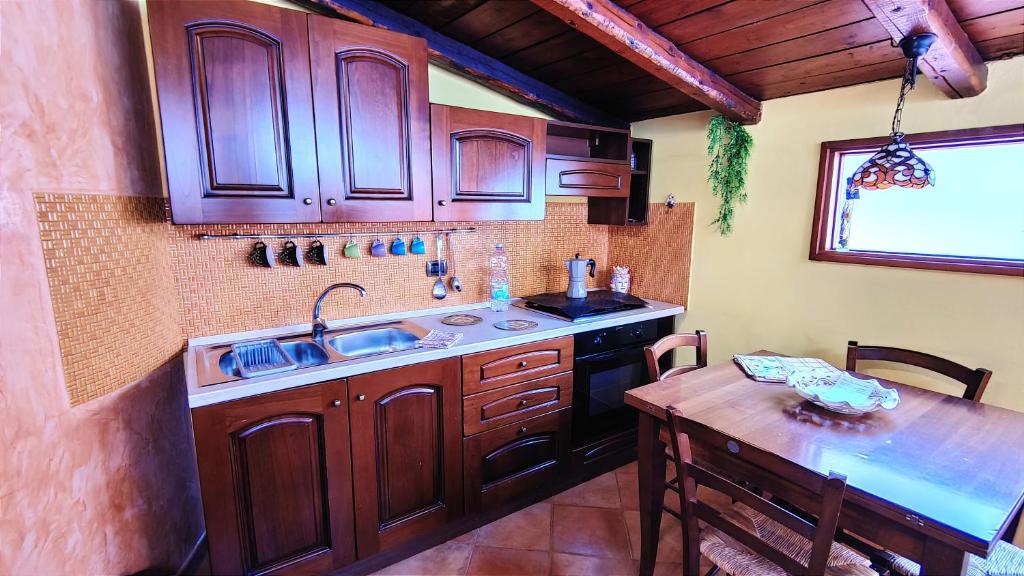 A kitchen or kitchenette at Ruggero House