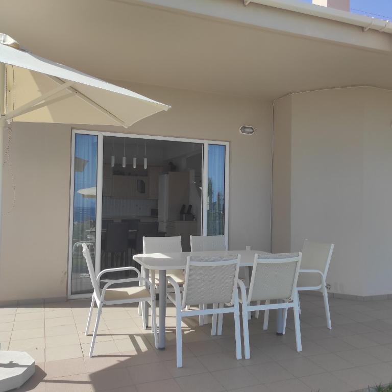 Patio nebo venkovní prostory v ubytování Sea Breeze Villa
