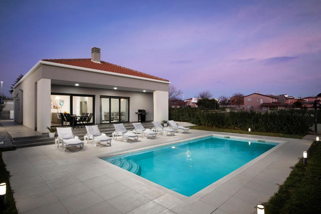 Villa Aria - family friendly in Pula for 6 people with private swimming pool