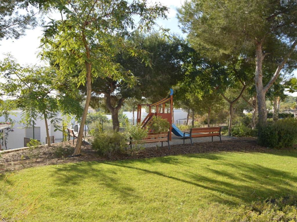 Zahrada ubytování Apartment with pool in Orihuela