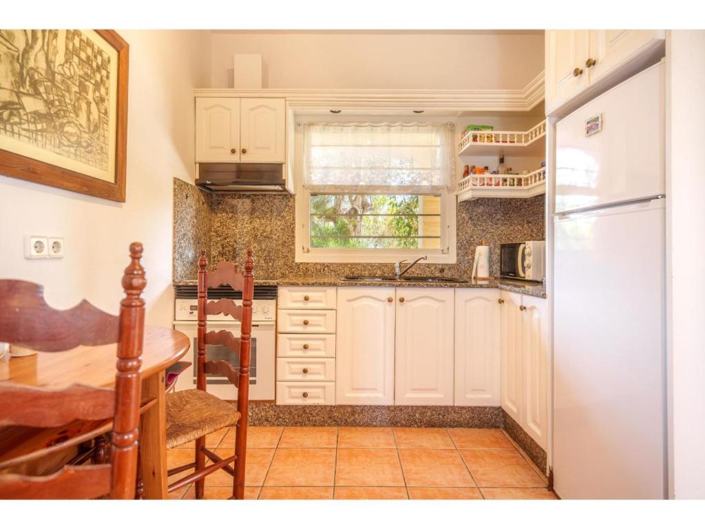 Kuchnia lub aneks kuchenny w obiekcie Holiday Home Sa Caseta by Interhome