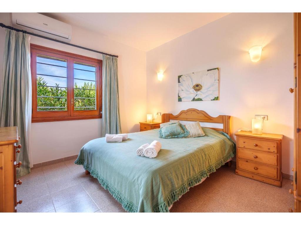 Łóżko lub łóżka w pokoju w obiekcie Holiday Home Sa Caseta by Interhome