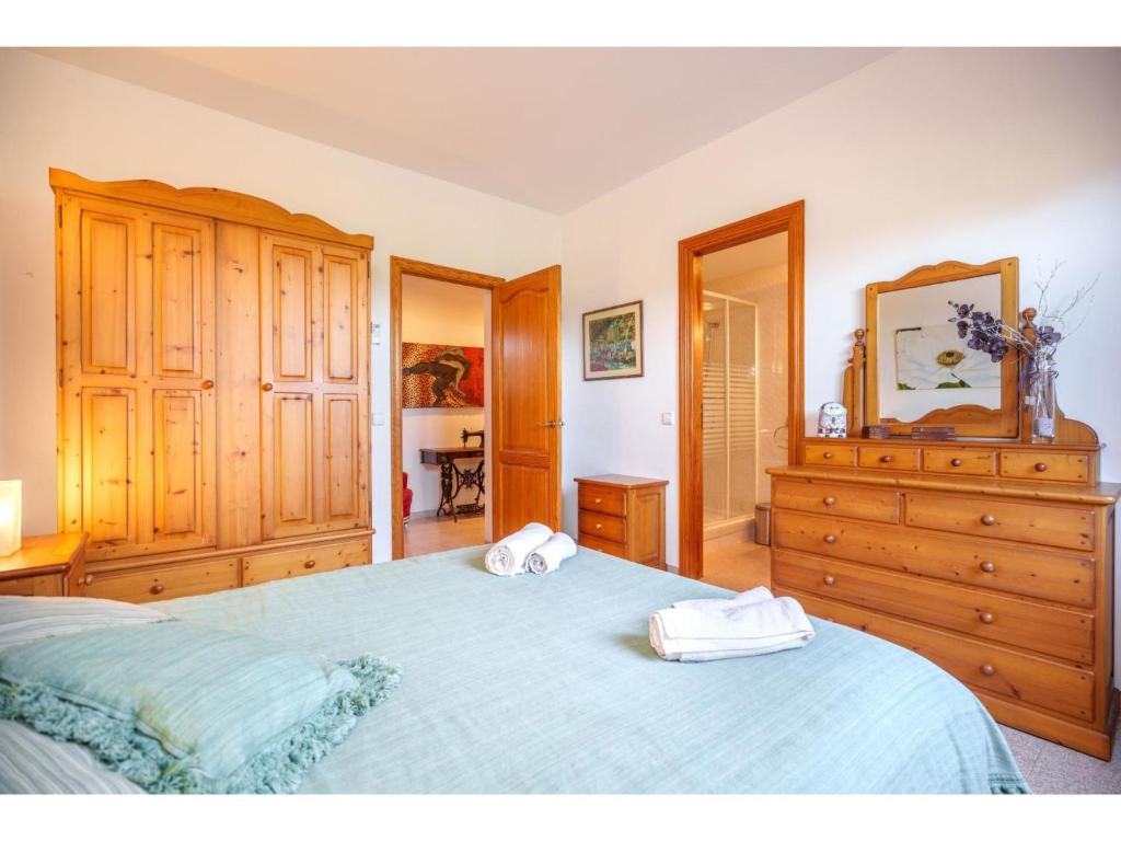 Łóżko lub łóżka w pokoju w obiekcie Holiday Home Sa Caseta by Interhome