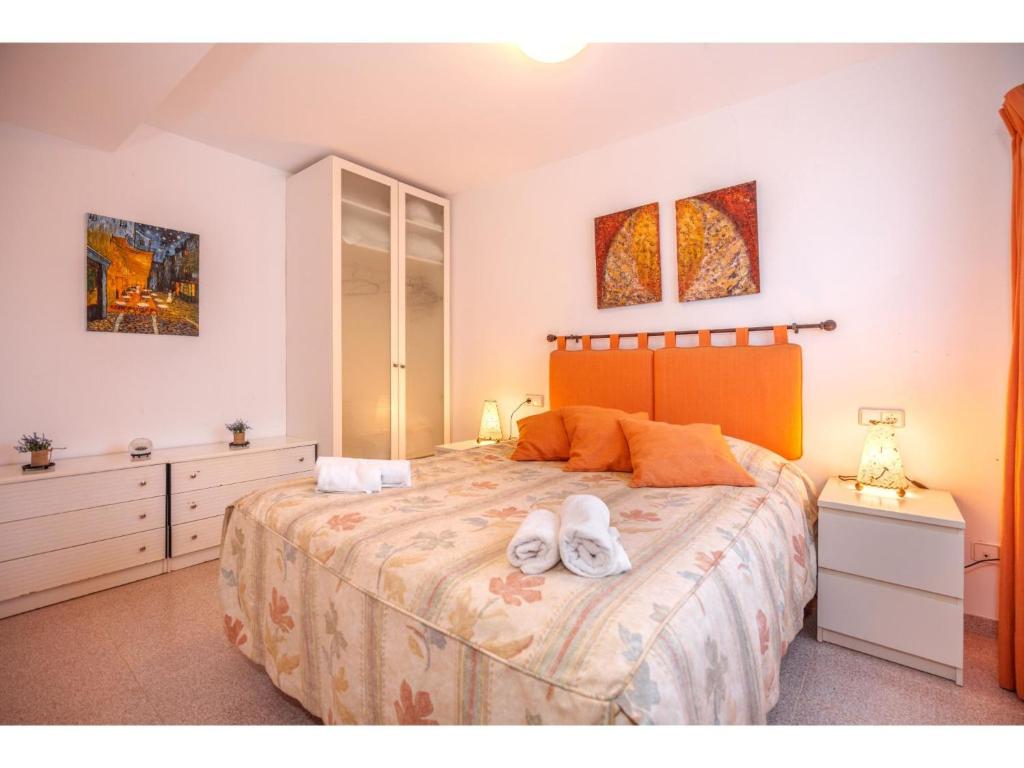 Łóżko lub łóżka w pokoju w obiekcie Holiday Home Sa Caseta by Interhome