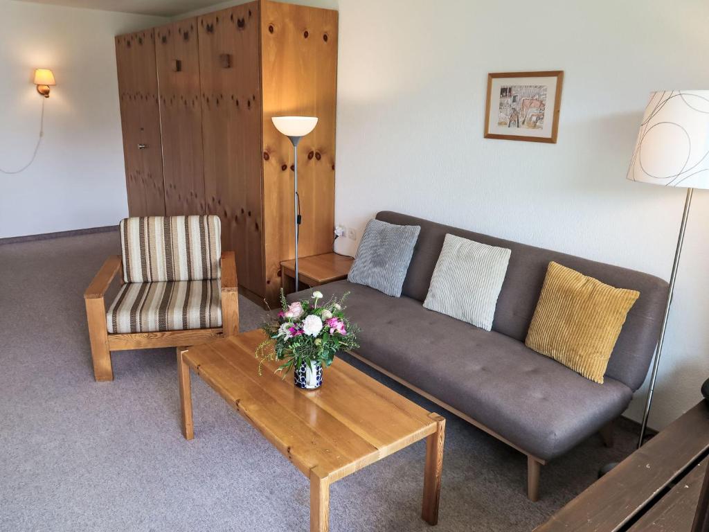 Posezení v ubytování Apartment Apt C 015 by Interhome