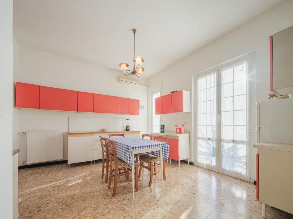 Kuchyňa alebo kuchynka v ubytovaní Apartment Compiano by Interhome