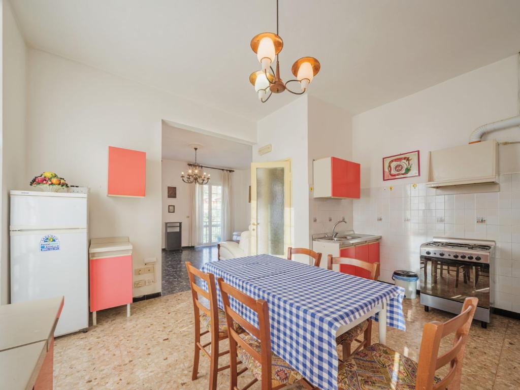 Kuchyňa alebo kuchynka v ubytovaní Apartment Compiano by Interhome
