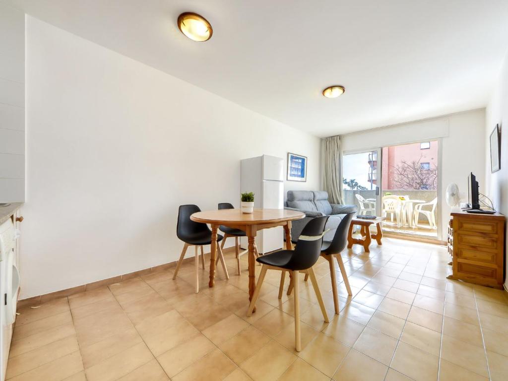 Televízia a/alebo spoločenská miestnosť v ubytovaní Apartment Mismar-5 by Interhome