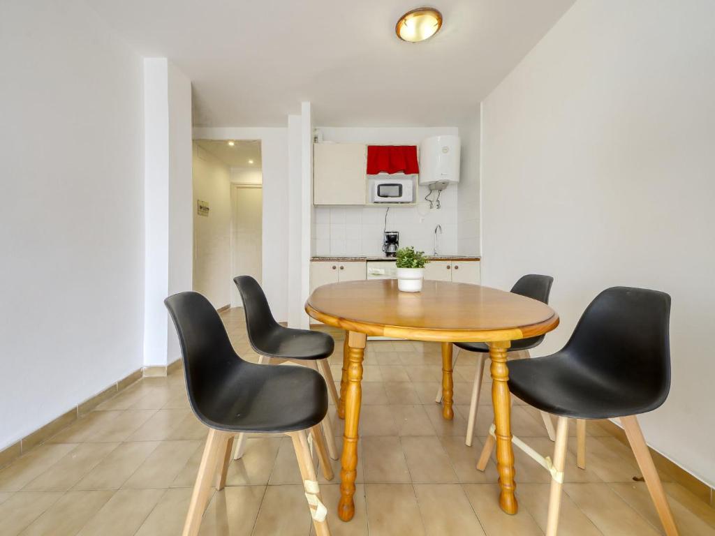Posedenie v ubytovaní Apartment Mismar-5 by Interhome