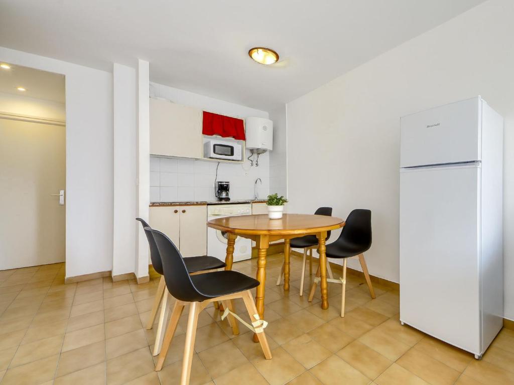 Kuchyňa alebo kuchynka v ubytovaní Apartment Mismar-5 by Interhome