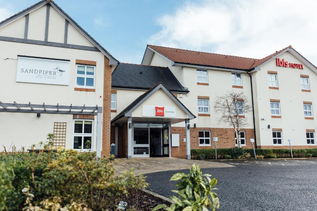 a hotel with the front of the building at ibis Coleraine Riverside in Coleraine