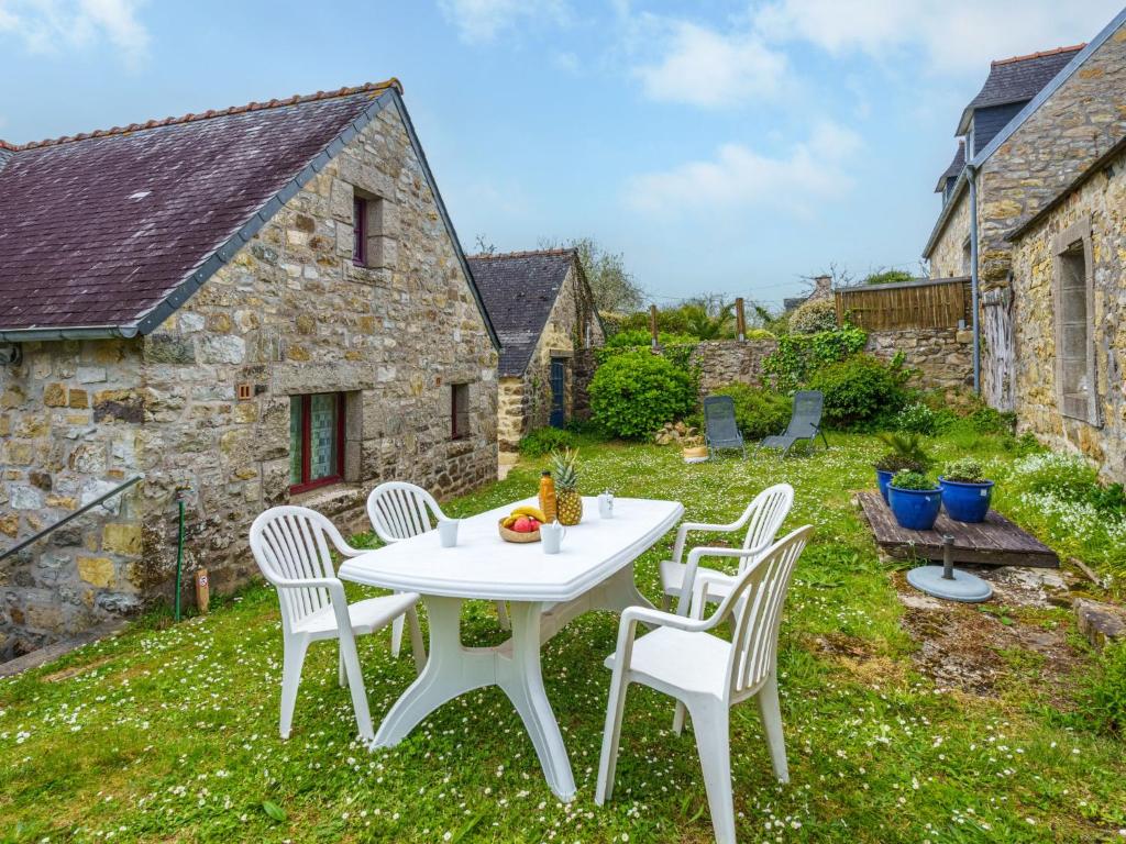 Κήπος έξω από το Holiday Home Penty Landromiou by Interhome