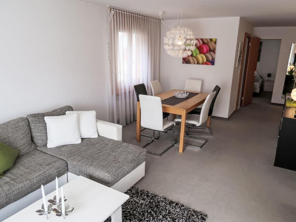 Posezení v ubytování Apartment Apt D 045 by Interhome