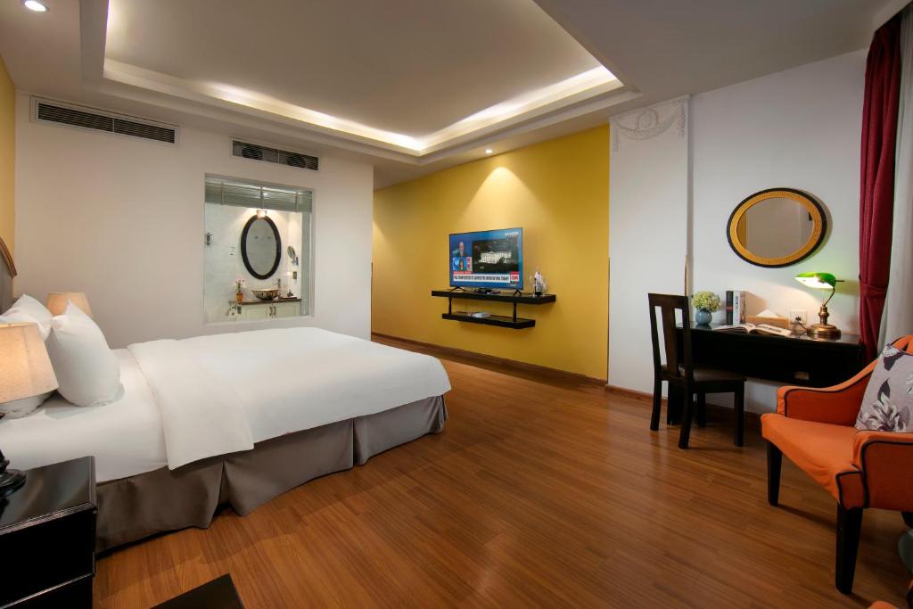 TV a/nebo společenská místnost v ubytování Hanoi Harmonia Hotel & Spa