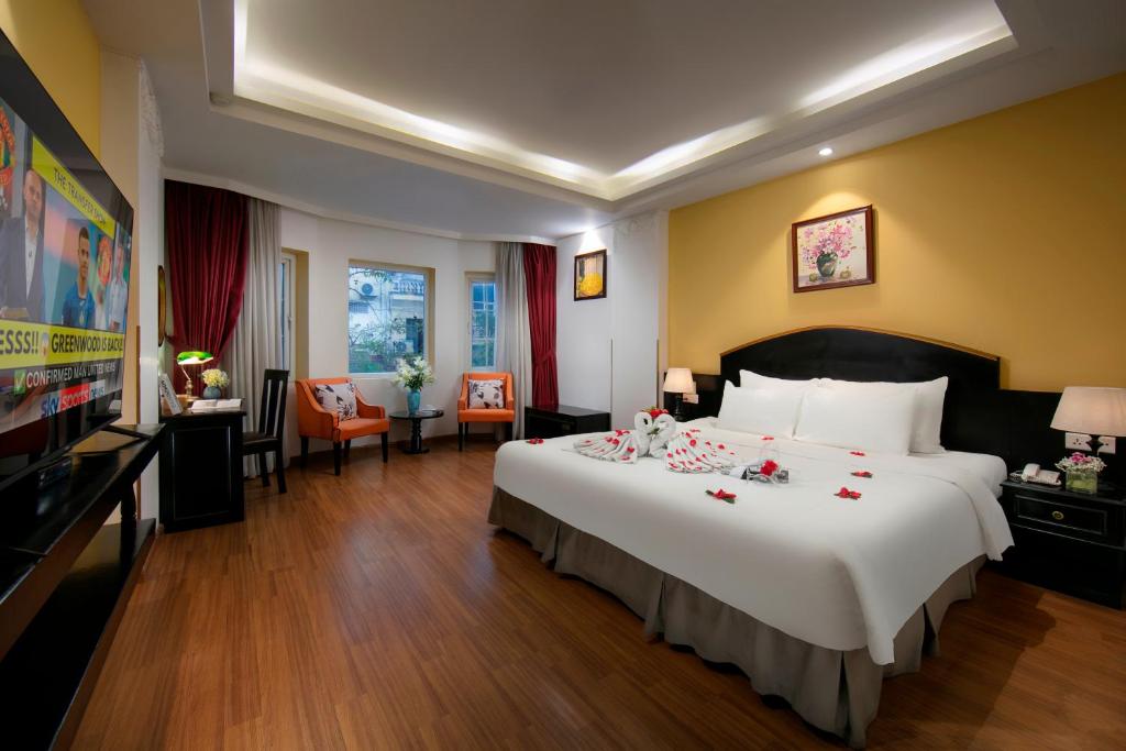 Postel nebo postele na pokoji v ubytování Hanoi Harmonia Hotel & Spa