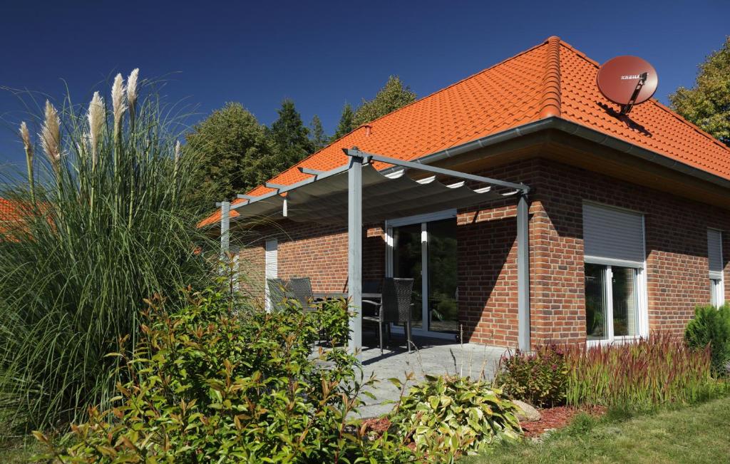 a brick house with an orange roof at Heideglück in Walle