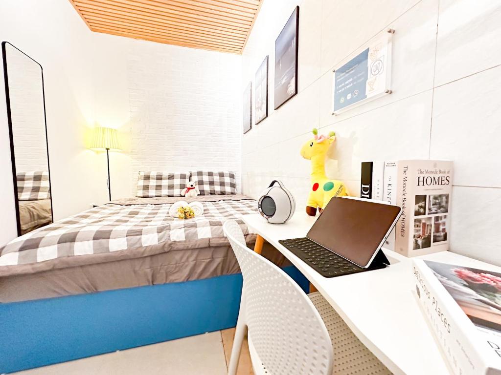 Postel nebo postele na pokoji v ubytování La Casa Di Dicembre Trần Hưng Đạo