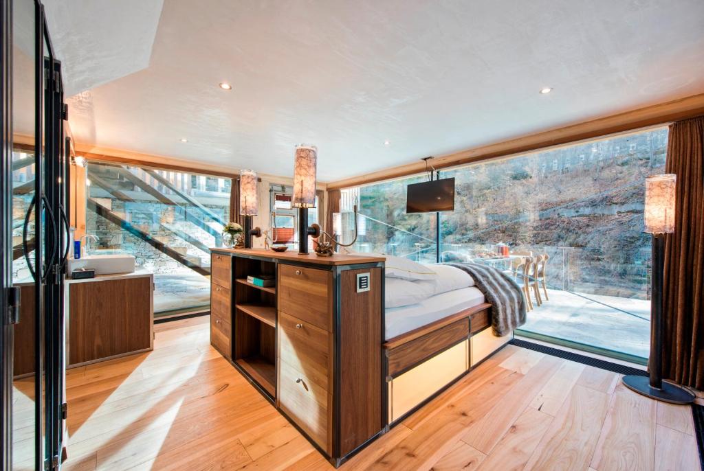 Postel nebo postele na pokoji v ubytování Luxury Loft by Heinz Julen