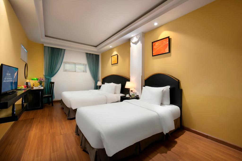 Postel nebo postele na pokoji v ubytování Hanoi Harmonia Hotel & Spa