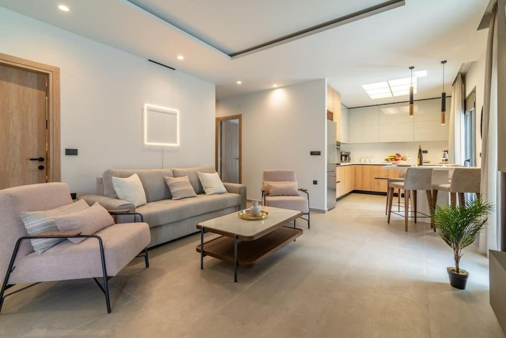 New Stylish Apt near Downtown