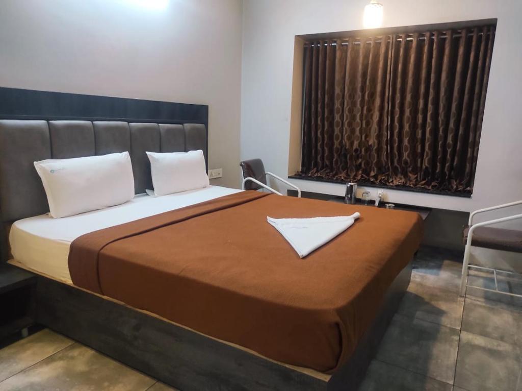 Hotel Vrindavan Deluxe Kolhapur - Standaard Tweepersoonskamer Met Ventilator