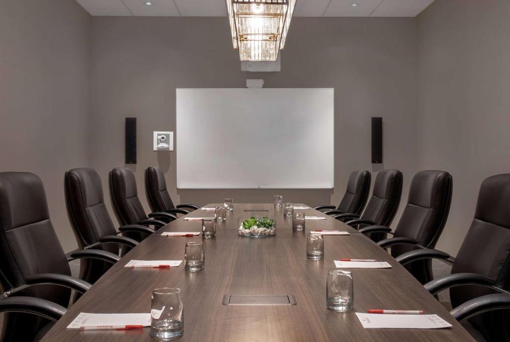 Konferenční prostory v ubytování Ramada Plaza by Wyndham Calgary Downtown