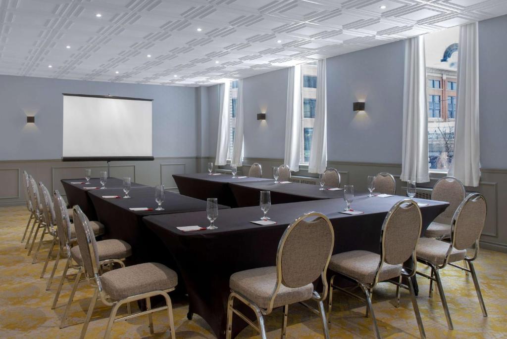 Konferenční prostory v ubytování Ramada Plaza by Wyndham Calgary Downtown