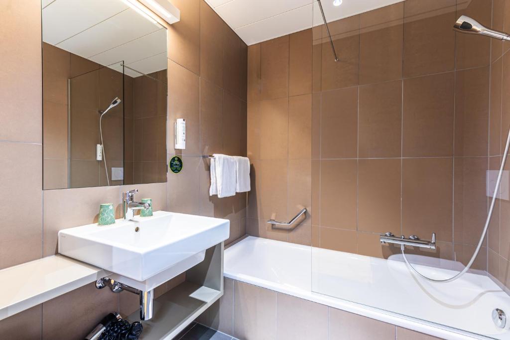 B&B HOTEL Lausanne Crissier - Resim 23