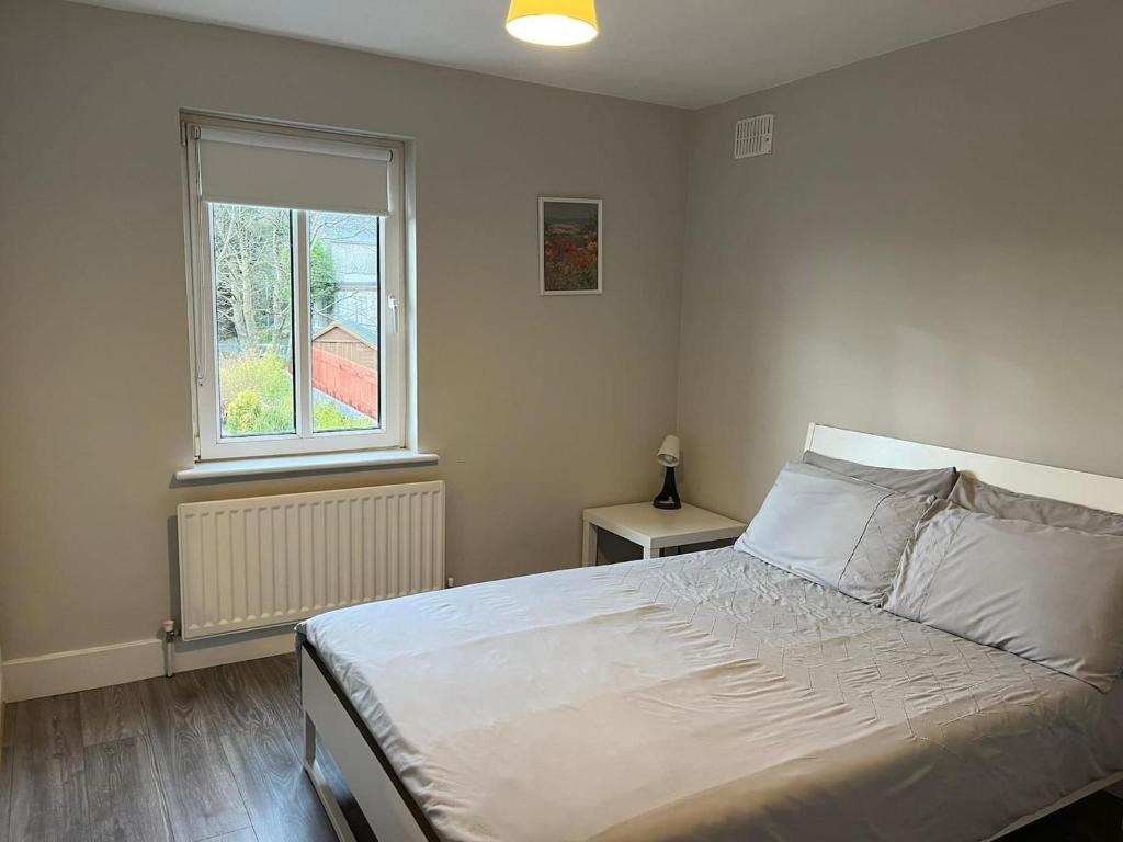 Postel nebo postele na pokoji v ubytování Bay Area House, Spiddal