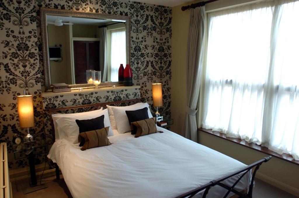 Katil atau katil-katil dalam bilik di Hotel Manor - Datchet, Windsor