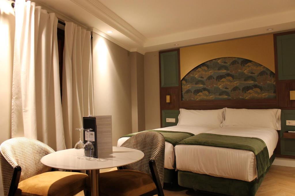 Postel nebo postele na pokoji v ubytování BiBo Suites Palacio de Portago