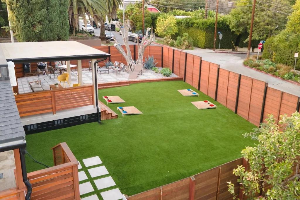 an overhead view of a backyard with artificial grass at City Living by AvantStay Large Outdoor Area in Los Angeles