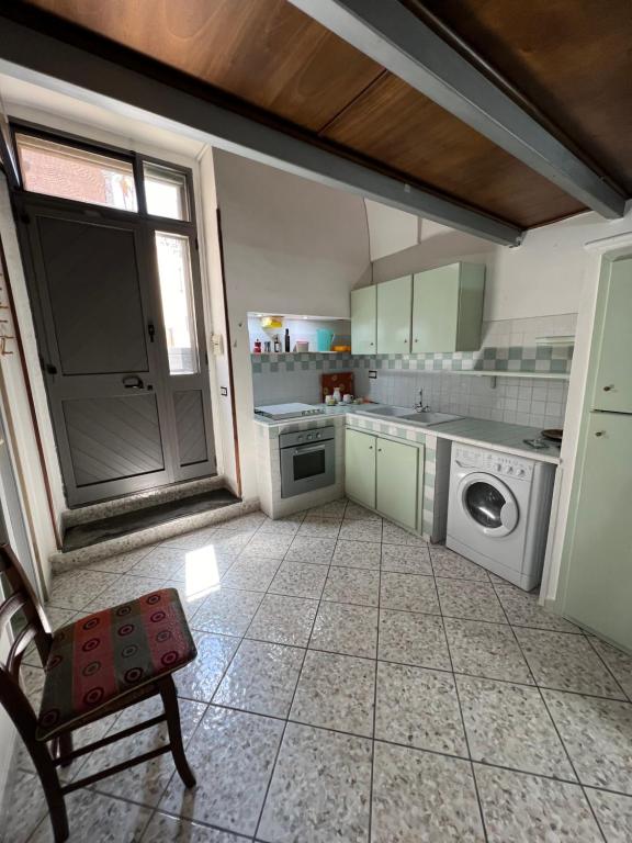 A kitchen or kitchenette at Il ponte di vetro House