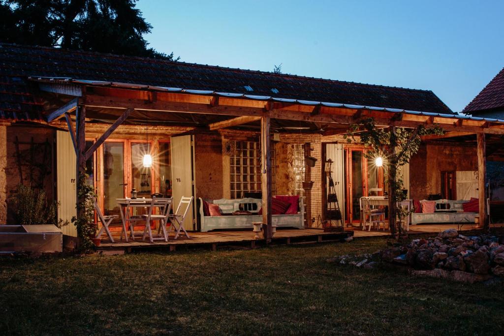 Φωτογραφία από το άλμπουμ του Chambres d'hôtes La Cressonne σε Saint-Seine
