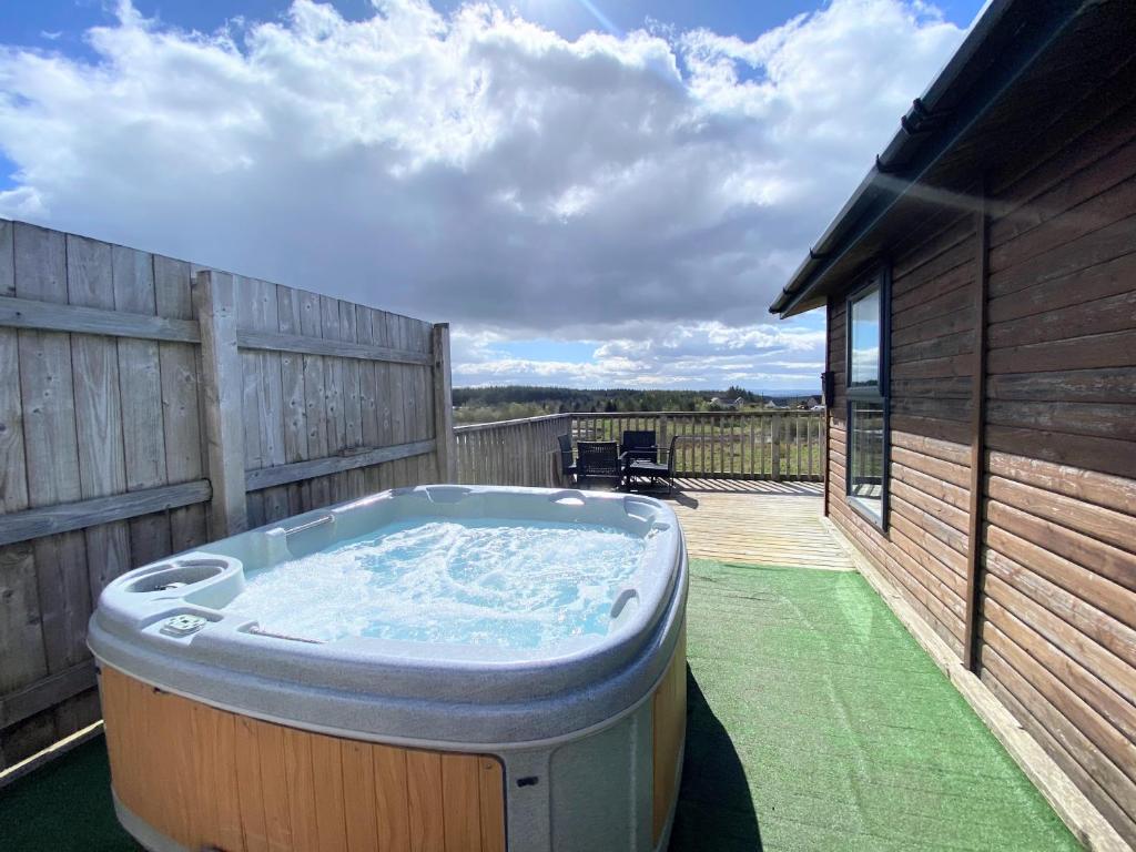 Gambar di galeri bagi Benarty 11 with Private Hot Tub - Fife - Loch Leven - Lomond Hills - Pet Friendly di Kelty