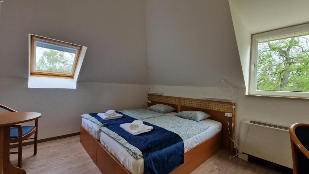 Postel nebo postele na pokoji v ubytování Aphrodite Hotel