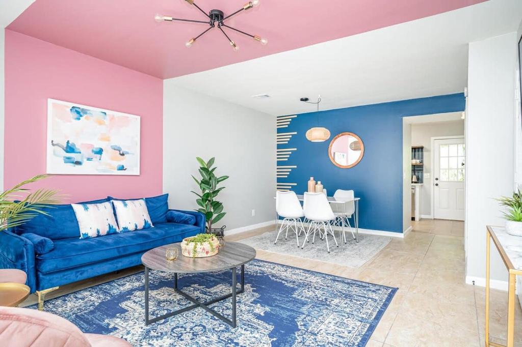 a living room with a blue couch and a pink wall at NEW ENTIRE PLACE COZY QUIET 2b2b TOWNHOUSE SP1265 in Norcross