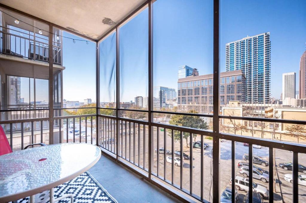 Heart Downtown! Great Location! PT3C - One-Bedroom Apartment