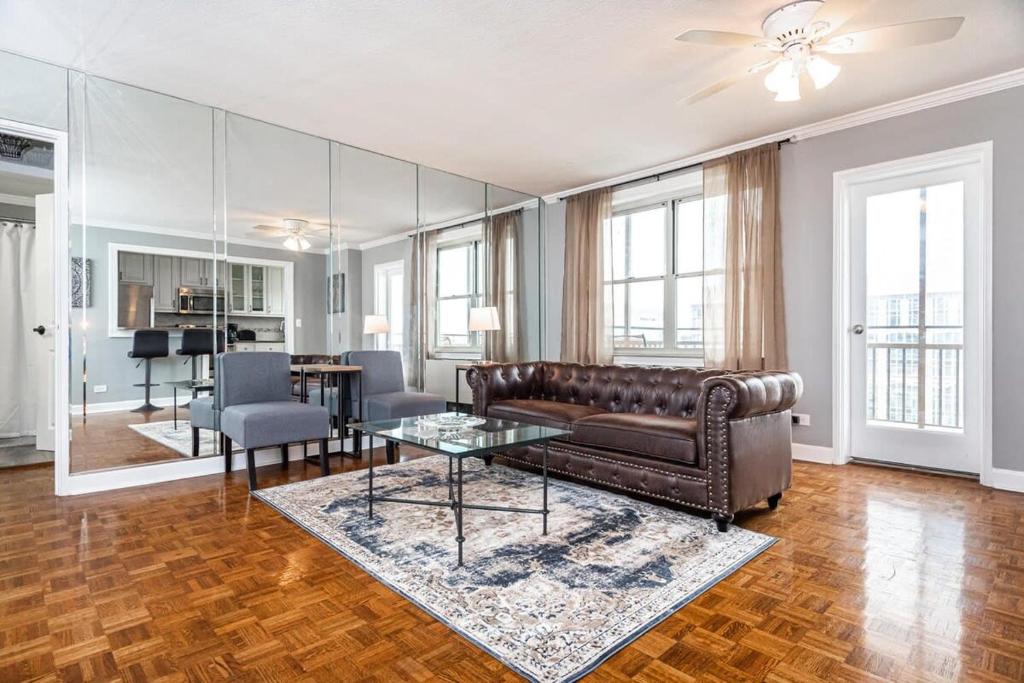 ENTIRE CONDO! Downtown! 24 Concierge! PT9B - One-Bedroom Apartment