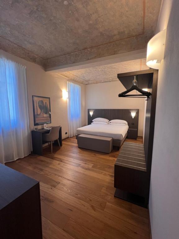 Postel nebo postele na pokoji v ubytování Hotel Boutique Antiche Mura