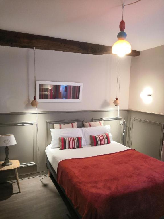 Postel nebo postele na pokoji v ubytování Hôtel La Caravelle