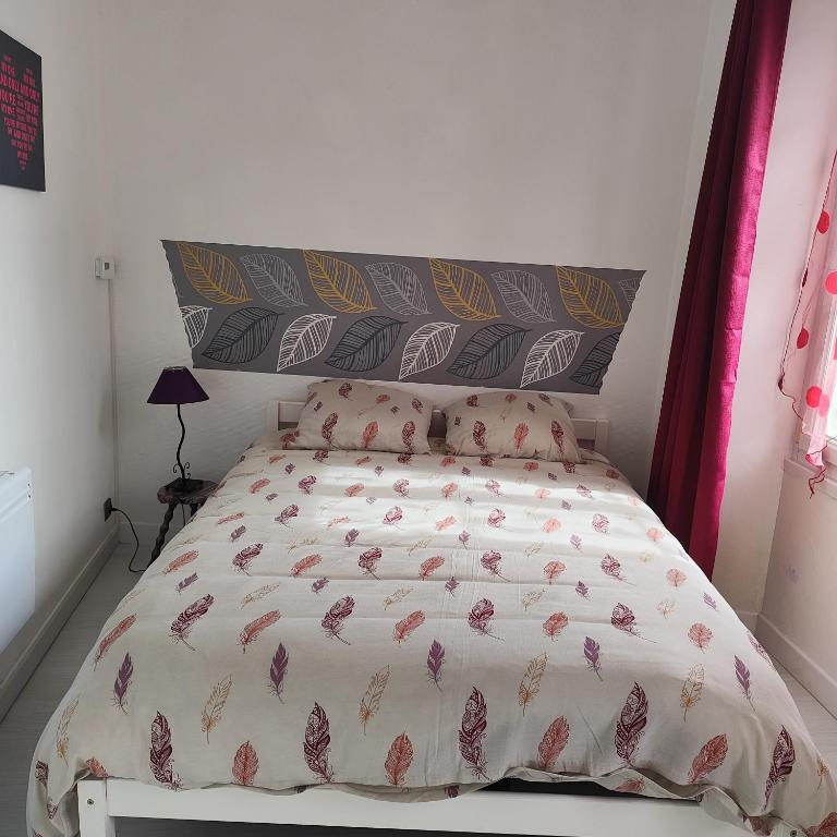 Postel nebo postele na pokoji v ubytování Gite pour 6 ou chambre pour 2 à FORMIGNY