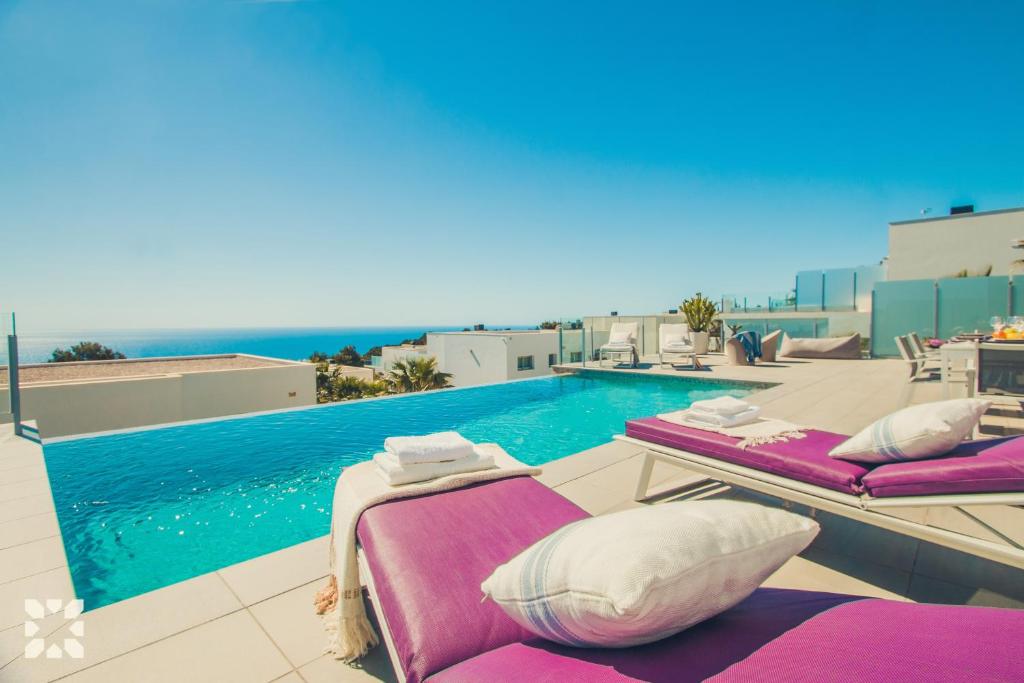 Bazén v ubytování Villa Aguamarina by Abahana Villas nebo v jeho okolí