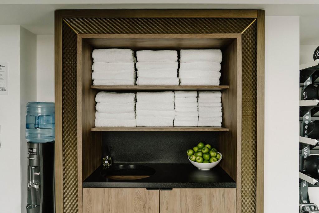 The Halyard Liverpool, Vignette Collection by IHGにあるキッチンまたは簡易キッチン