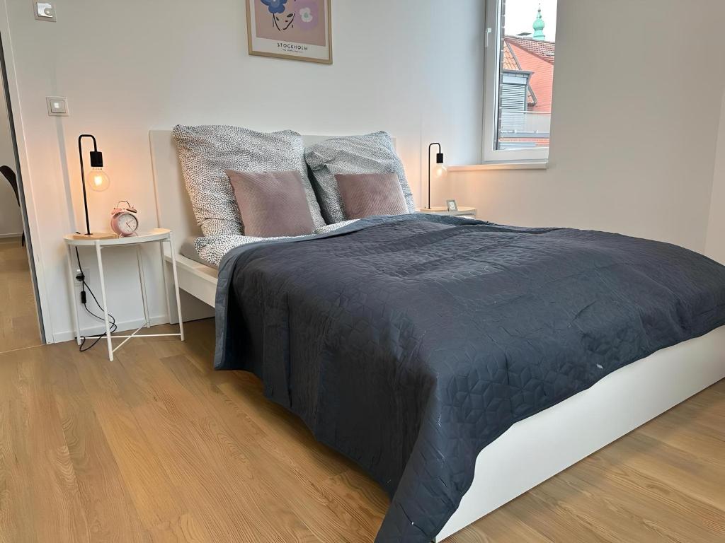 a bedroom with a large bed and a chair at Apartment Artic III - im Stadtzentrum in Nordhorn