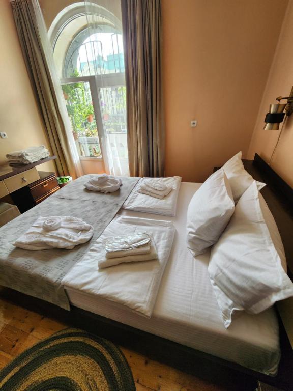 فضای داخلی Riverside Baratashvili Apartment در تفلیس - تصویر ۳