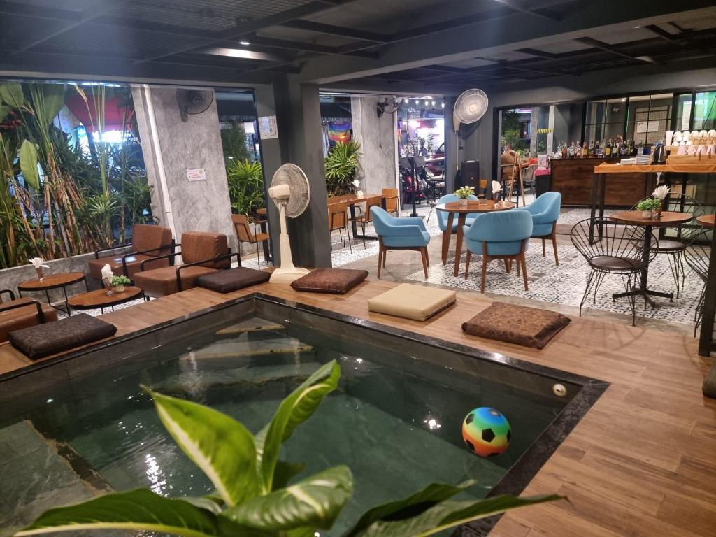 Posezení v ubytování BH Baan Paradise Hotel Patong